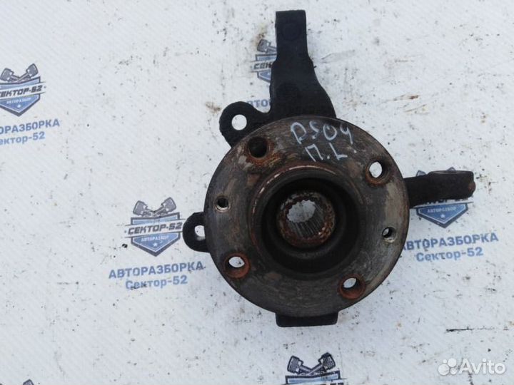 Кулак передний левый Renault Sandero 1 Logan 1