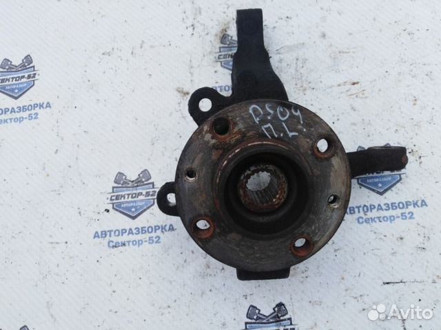 Кулак передний левый Renault Sandero 1 Logan 1