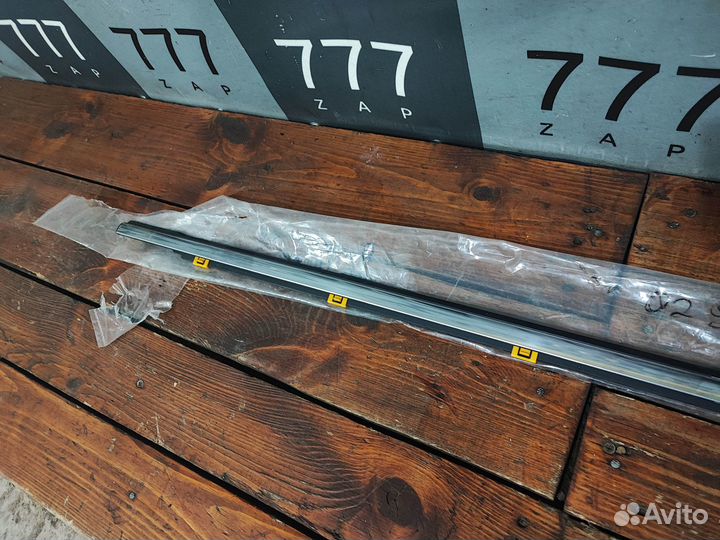 Уплотнитель стекла переднего правого Kia Cerato 4