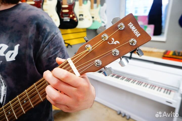 Акустическая Гитара (уровнем Yamaha F310)