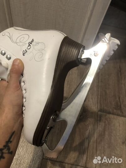 Коньки фигурные 37 размер натуральная кожа