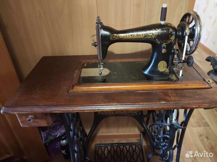 Швейная машина Singer