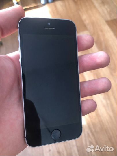 iPhone SE, 32 ГБ