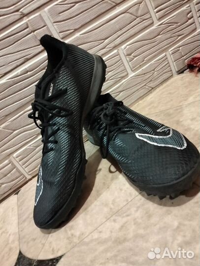 Кроссовки для футбола (шиповки)