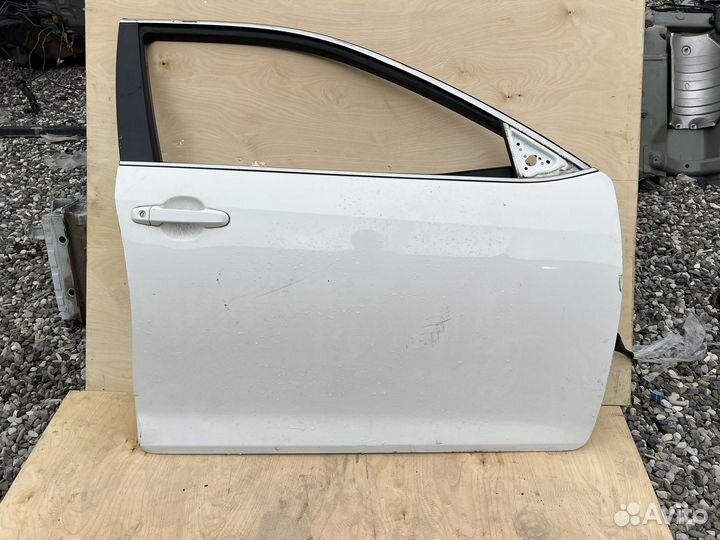 Передняя правая дверь белая Toyota camry v55