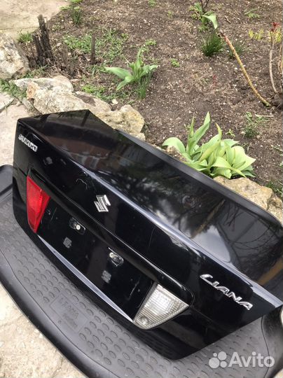 Крышка банажника Сузуки лиана, цвет черный