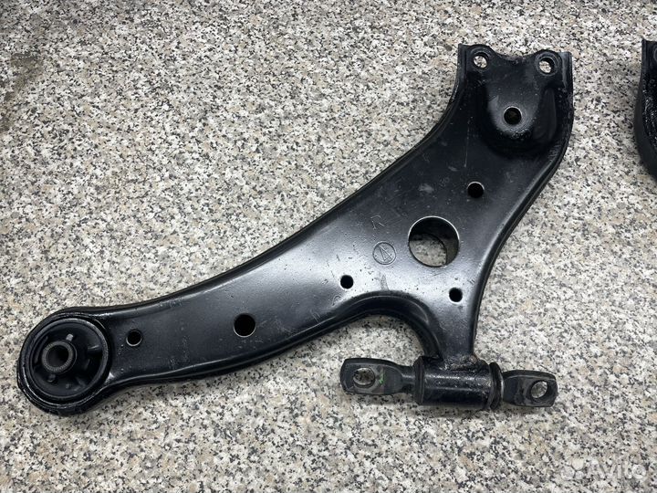 Передние нижние рычаги Lexus RX lll