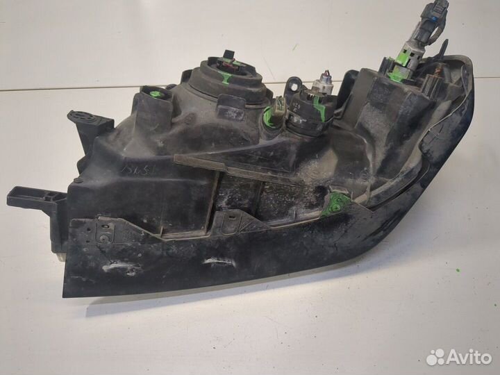 Фара (передняя) Mitsubishi Montero Sport / Pajero