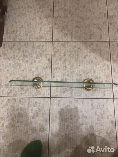 Настенная стеклянная полка