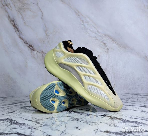 Adidas yeezy boost 700 v3 azaela