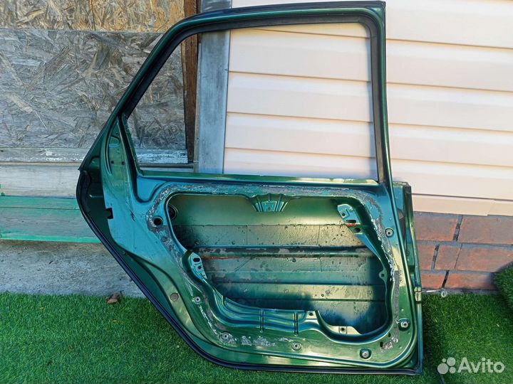 Дверь renault Laguna 1