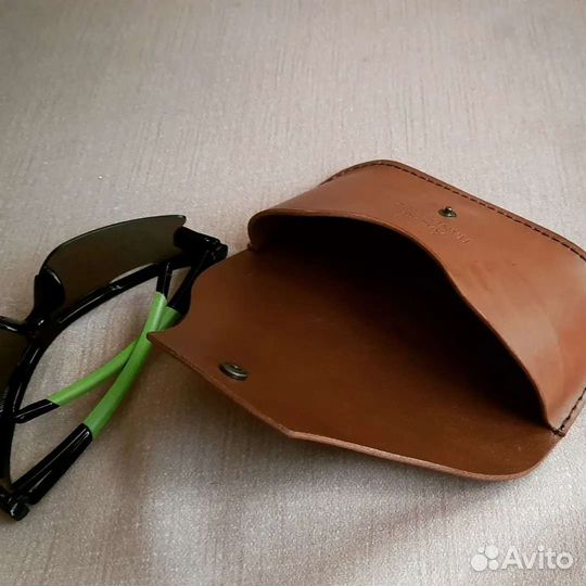 Кожаный чехол для очков