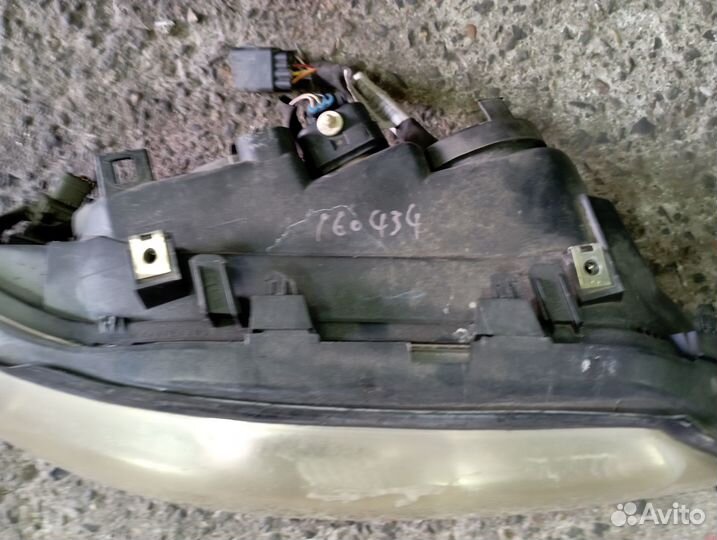 Фара правая Volvo S60 V70 xc70ксенон