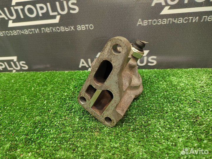 Корпус масляного фильтра Volkswagen Passat B3 1.8