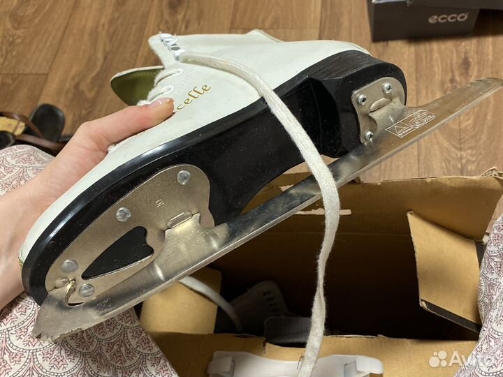 Коньки фигурные женские 39 размер