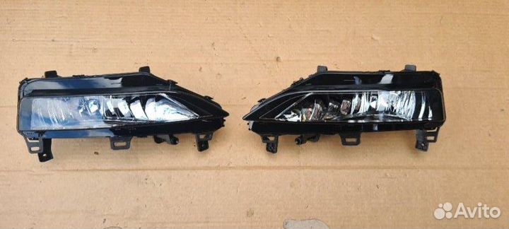 Комплект противотуманных фар передний Skoda Rapid