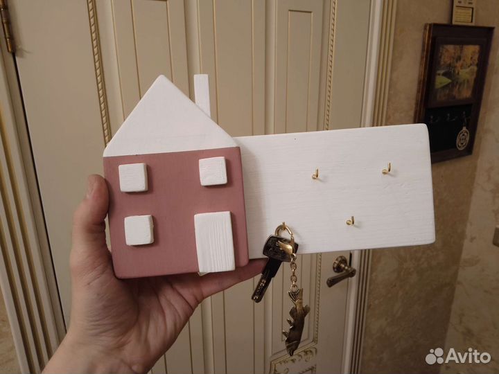 Настенная ключница из дерева