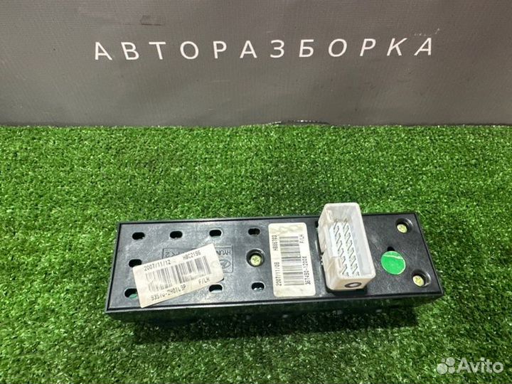 Кнопки стеклоподъемника водителя Hyundai Elantra 4