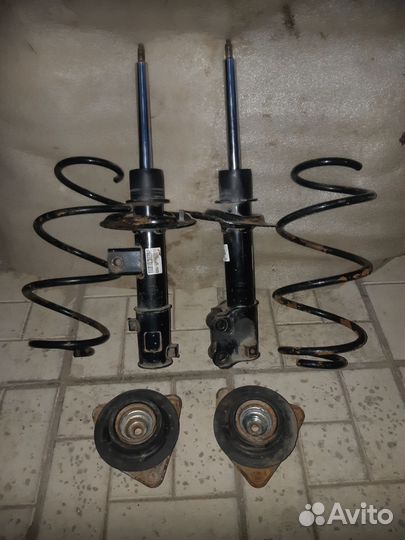 Стойки амортизатора передние