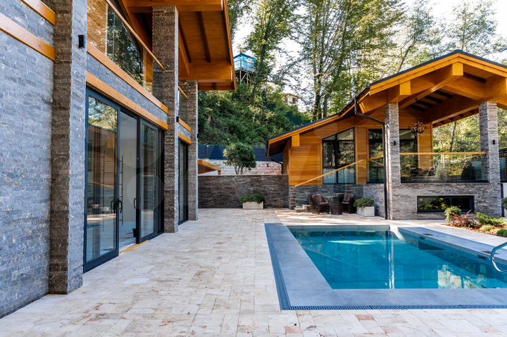 Дом 325 м² на участке 8 сот.