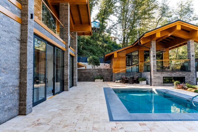 Дом 325 м² на участке 8 сот.