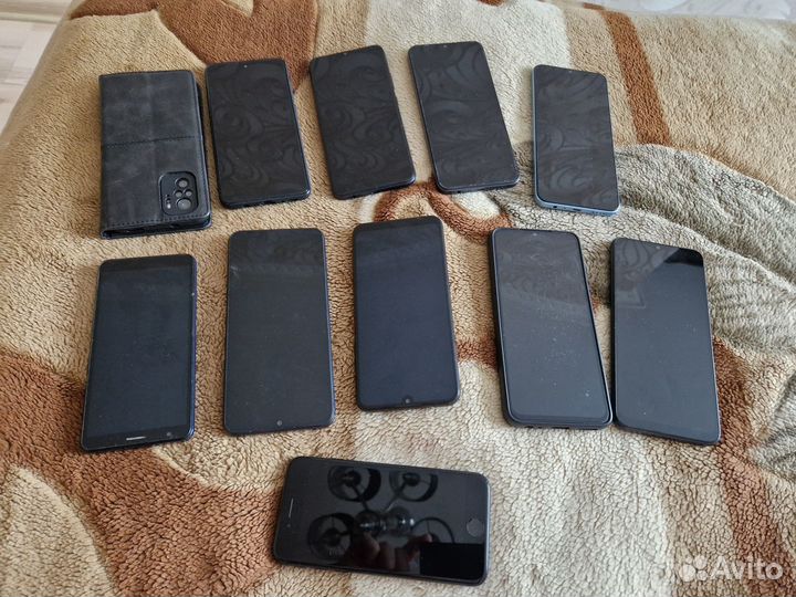 Сотовые телефоны. Мало б у