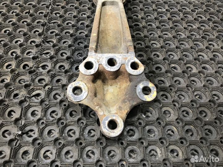 Кронштейн торсиона кабины правый