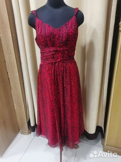 Красное вечернее платье