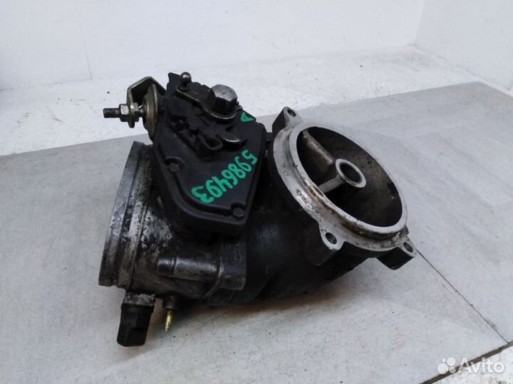 Дроссельная заслонка 077133063AE