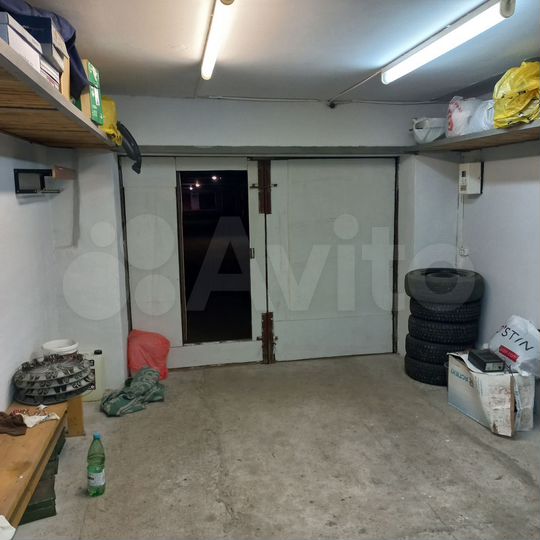 Гараж, > 30 м²