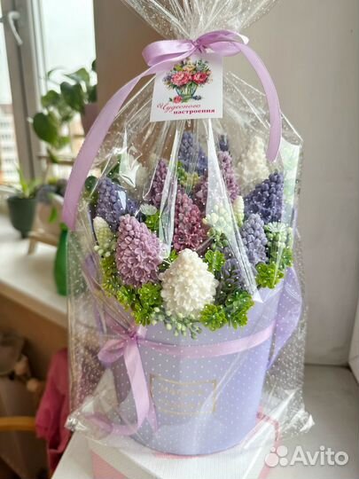 Букет цветов пионы сирень розы, нарциссы