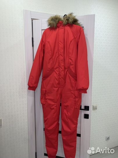 Горнолыжный комбинезон женский