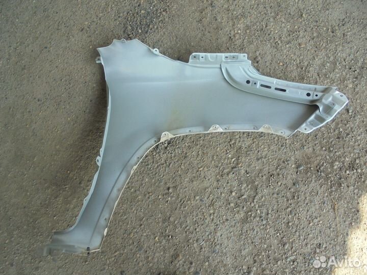 Крыло переднее левое Toyota Fortuner 2