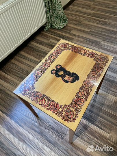 Столик с олимпийским мишкой