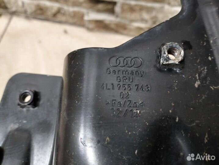 Кронштейн кузова Audi Q7 4L 3.0 tfsi 2012