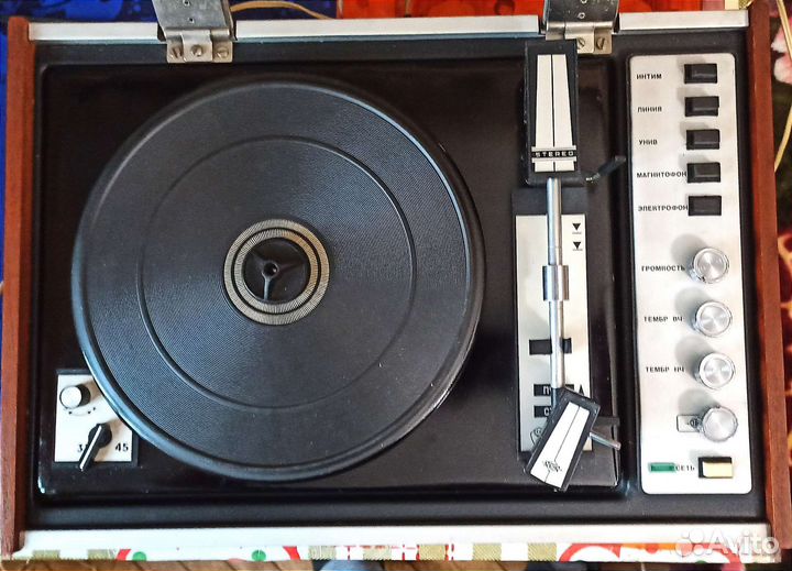 Проигрыватель винила Рондо 203