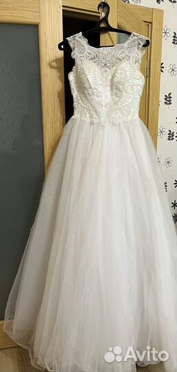 Свадебное платье 42 44 бу