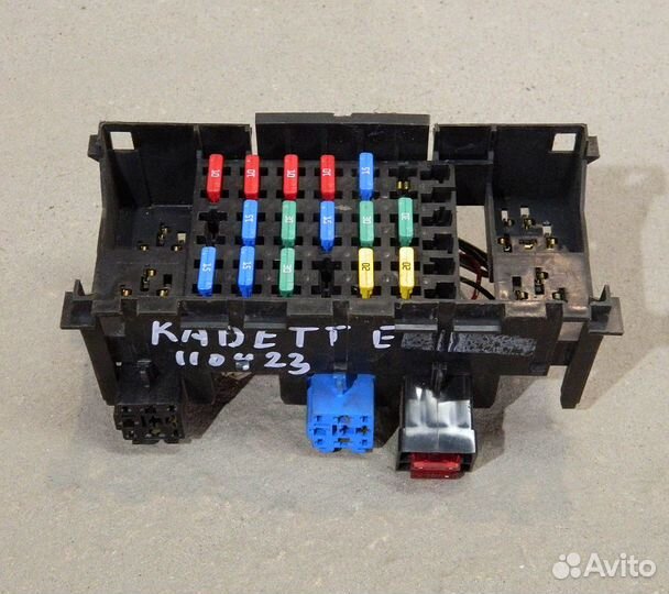 Блок предохранителей Kadett E 1.8