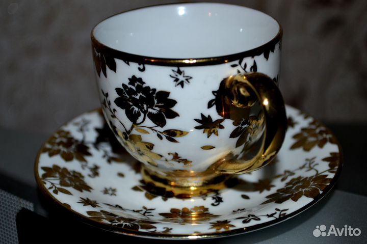 Изящная белоснежная с золотом кофейная пара