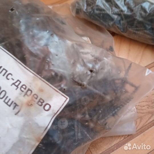 Саморезы по дереву