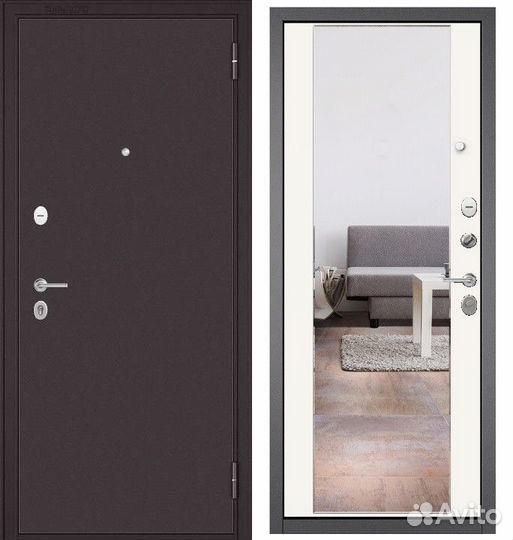 Дверь в квартиру с зеркалом