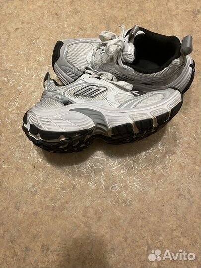 Balenciaga 10xl white