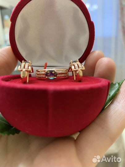 Роскошные серьги и кольцо
