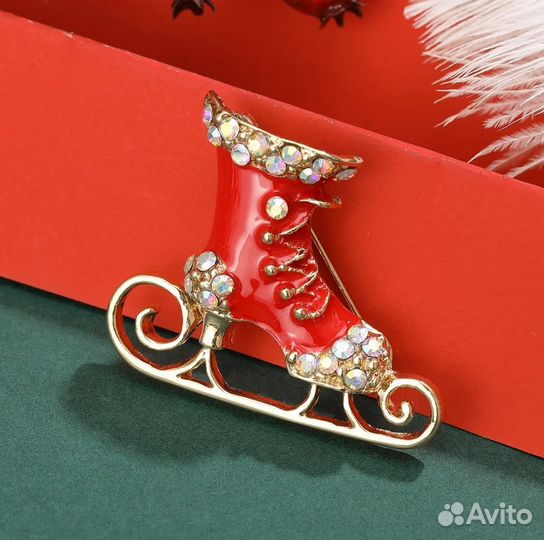 Брошь Фигурный конёк