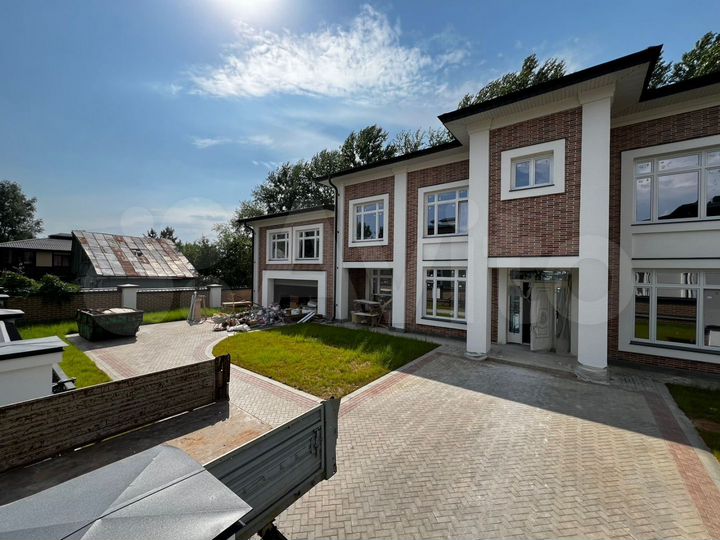 Дом 600 м² на участке 18 сот.