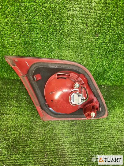 Вставка багажника задняя правая mazda axela