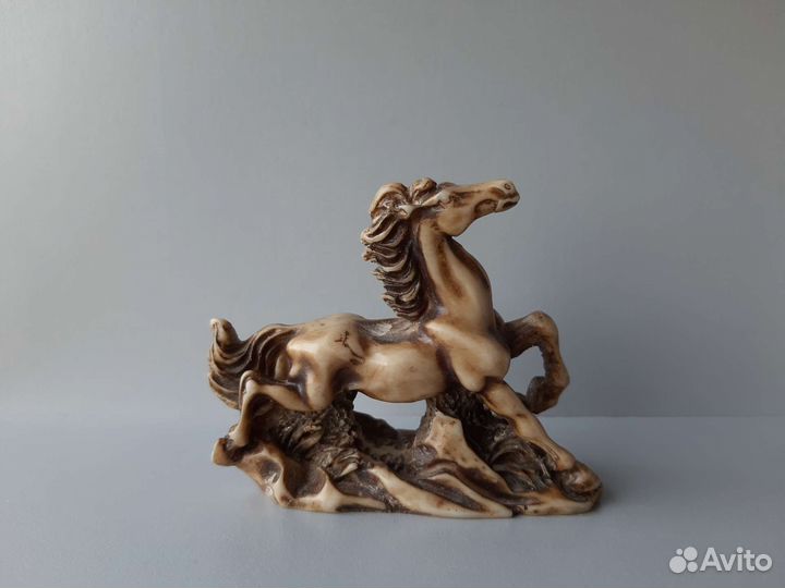 Фигурки лошадей