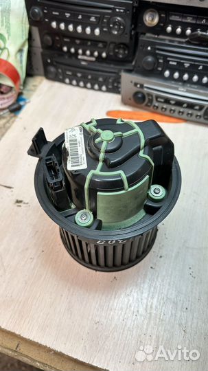 Моторчик печки peugeot 308