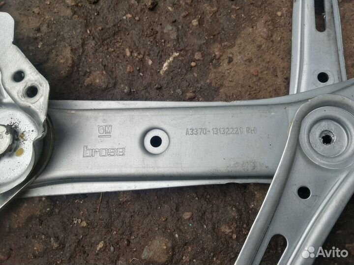 Стеклоподъемник передний Opel Zafira B