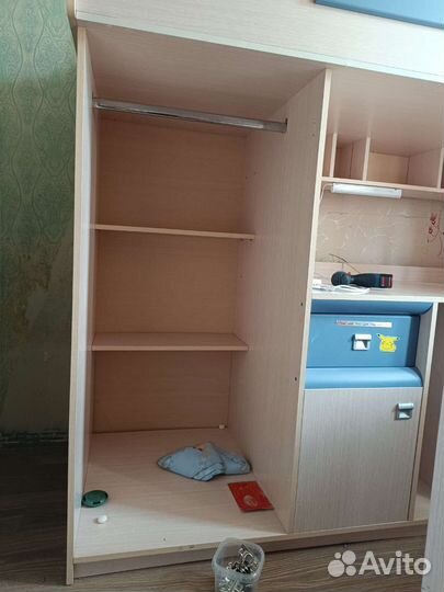 Детская кровать чердак со столом и шкафом